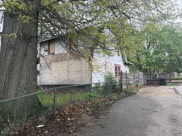 549 Bacon Avenue, Akron, OH 44320