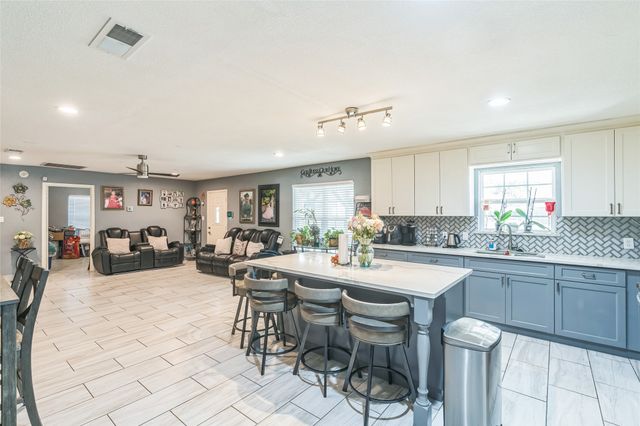 5094 E Mckinney Street, Denton, TX 76208