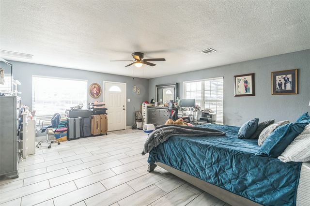 5094 E Mckinney Street, Denton, TX 76208