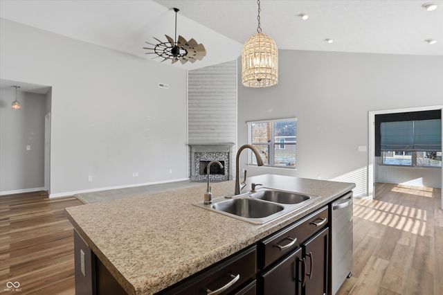 121 Halldale Drive, Whiteland, IN 46184