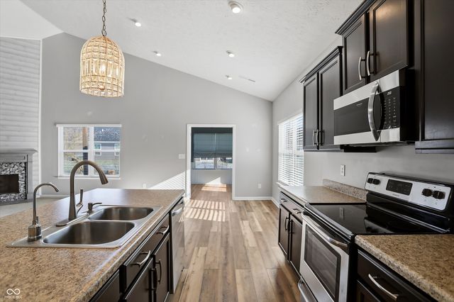 121 Halldale Drive, Whiteland, IN 46184