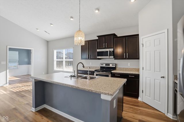 121 Halldale Drive, Whiteland, IN 46184