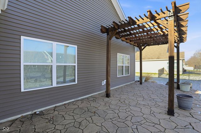 121 Halldale Drive, Whiteland, IN 46184