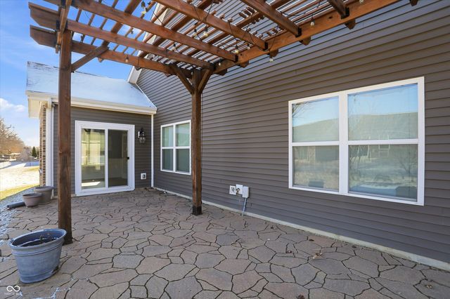 121 Halldale Drive, Whiteland, IN 46184