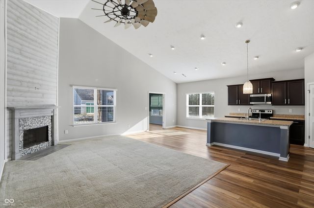 121 Halldale Drive, Whiteland, IN 46184