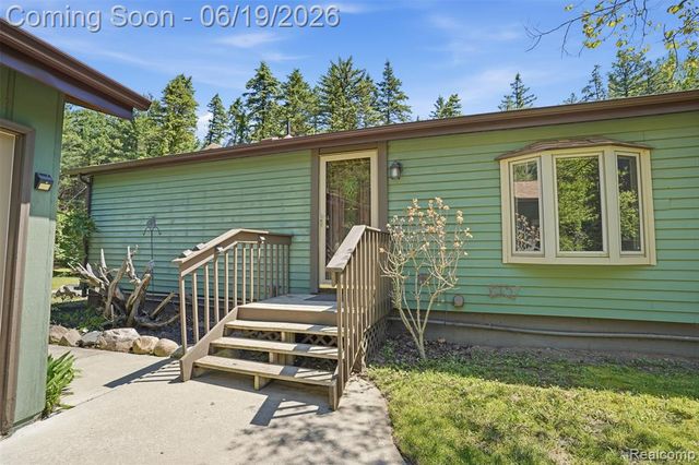 3167 Roods Lake Road, Lapeer, MI 48446