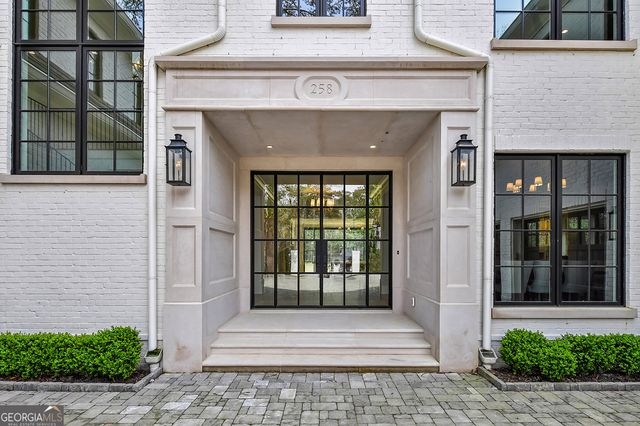258 Pineland Road NW, Atlanta, GA 30342