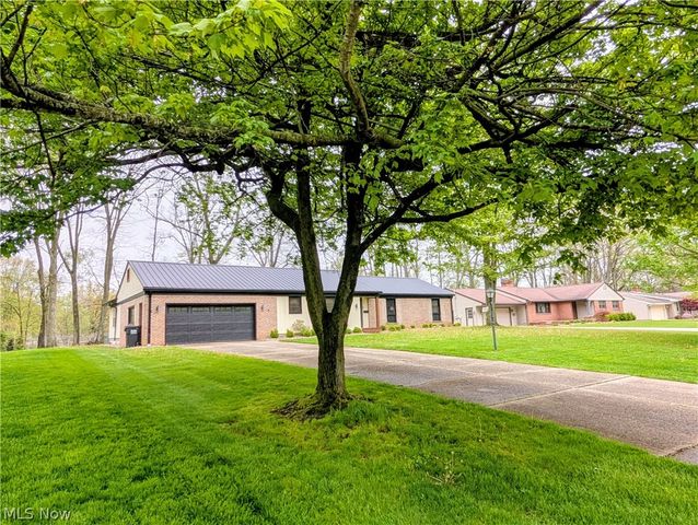 126 Garwood Drive, Canfield, OH 44406