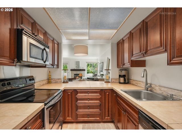 6605 W BURNSIDE St 128, Portland, OR 97210