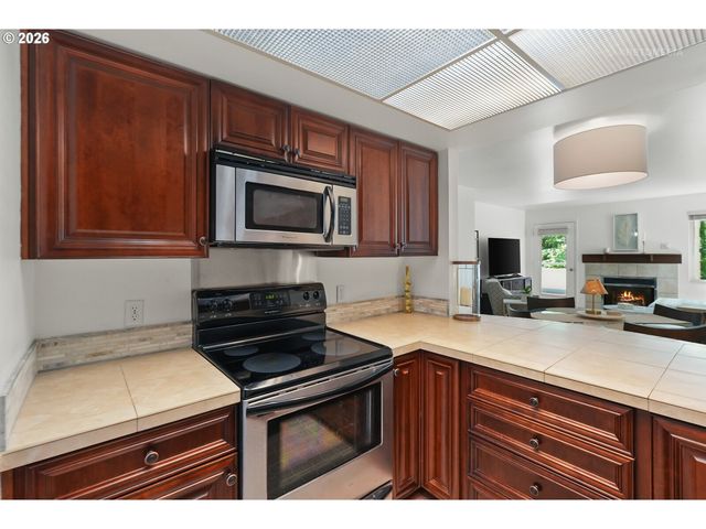 6605 W BURNSIDE St 128, Portland, OR 97210
