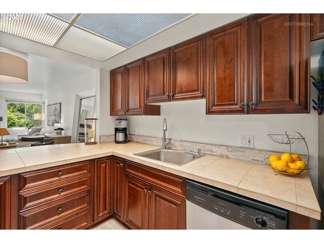 6605 W BURNSIDE St 128, Portland, OR 97210