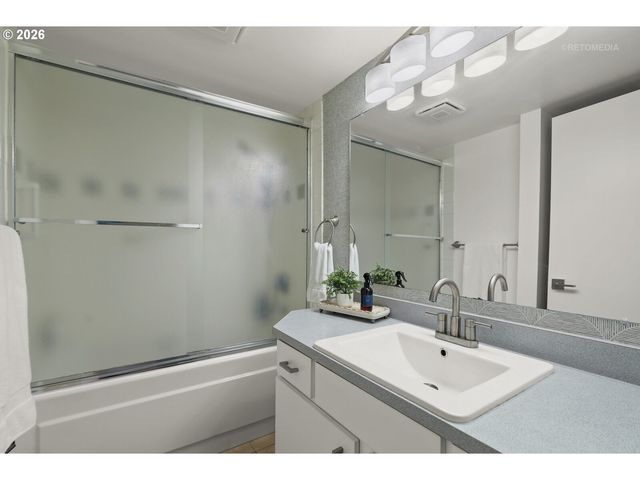 6605 W BURNSIDE St 128, Portland, OR 97210