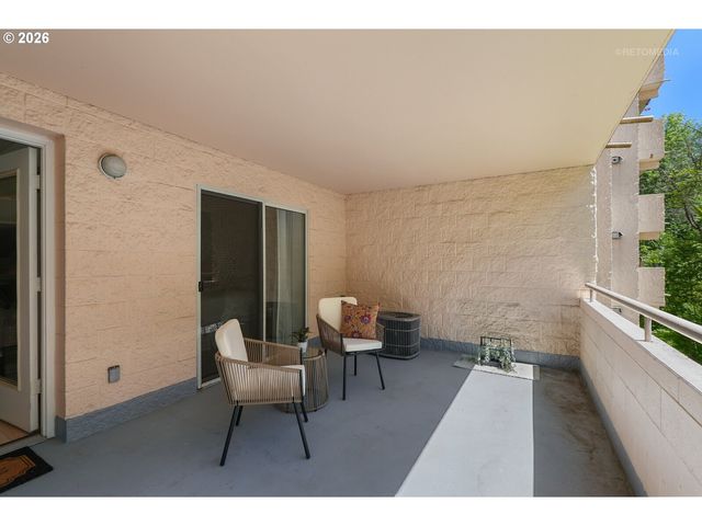 6605 W BURNSIDE St 128, Portland, OR 97210