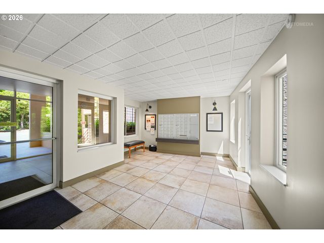 6605 W BURNSIDE St 128, Portland, OR 97210