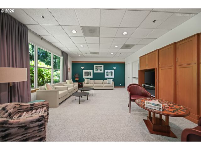 6605 W BURNSIDE St 128, Portland, OR 97210