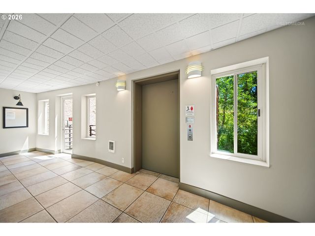 6605 W BURNSIDE St 128, Portland, OR 97210