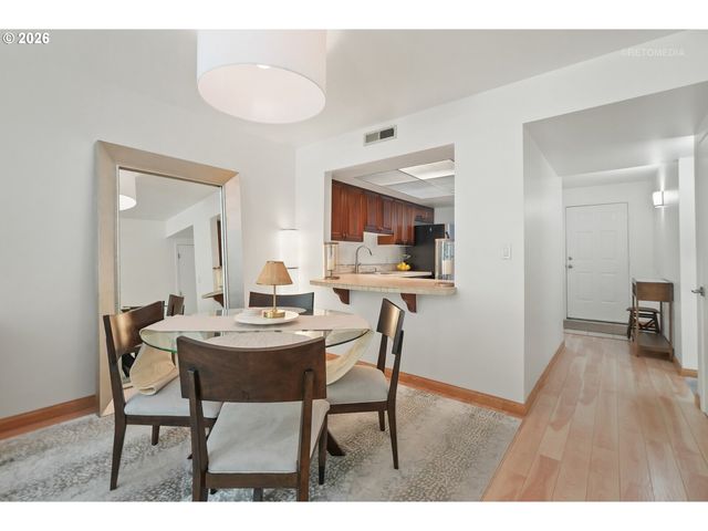 6605 W BURNSIDE St 128, Portland, OR 97210