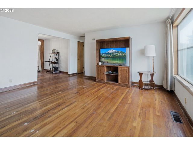 5291 10TH St Se, Salem, OR 97306