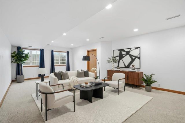 2706 Country Meadow Lane, Cedar Falls, IA 50613