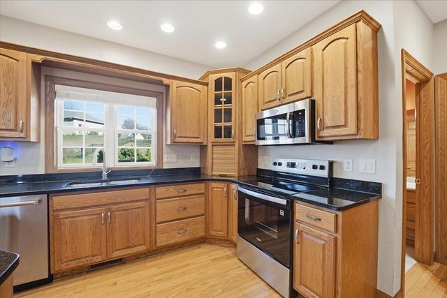 2706 Country Meadow Lane, Cedar Falls, IA 50613