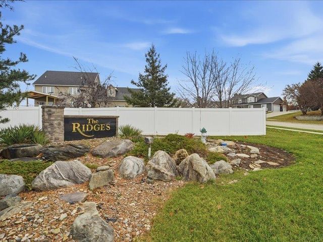 2706 Country Meadow Lane, Cedar Falls, IA 50613