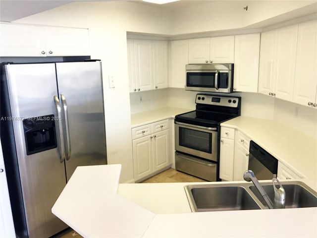 1800 SUNSET HARBOUR DR 811, Miami Beach, FL 33139