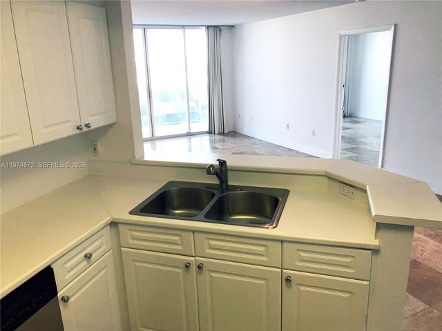 1800 SUNSET HARBOUR DR 811, Miami Beach, FL 33139