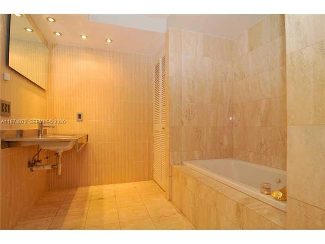 1800 SUNSET HARBOUR DR 811, Miami Beach, FL 33139