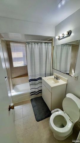 202 12th Street 1, Palisades Park, NJ 07650
