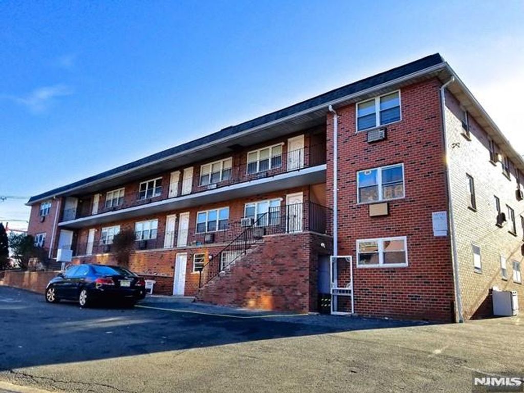 202 12th Street 1, Palisades Park, NJ 07650