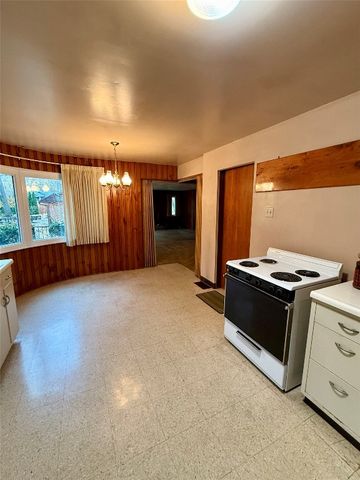 5616 E LAKE Road, Erie, PA 16511