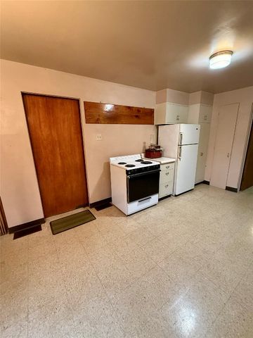 5616 E LAKE Road, Erie, PA 16511