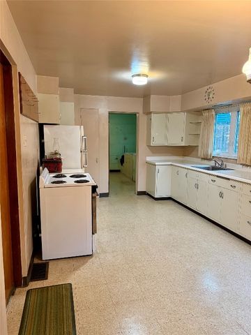 5616 E LAKE Road, Erie, PA 16511