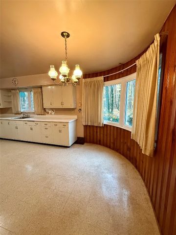 5616 E LAKE Road, Erie, PA 16511