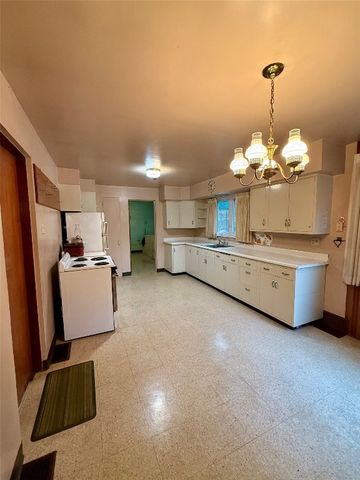 5616 E LAKE Road, Erie, PA 16511