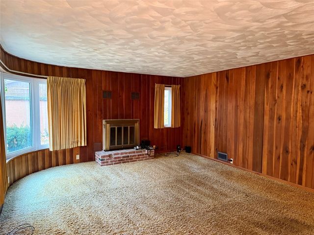 5616 E LAKE Road, Erie, PA 16511