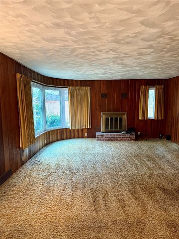 5616 E LAKE Road, Erie, PA 16511