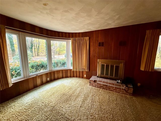 5616 E LAKE Road, Erie, PA 16511