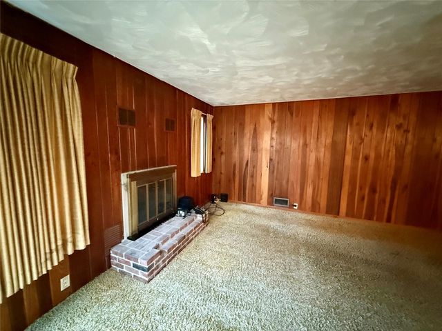 5616 E LAKE Road, Erie, PA 16511