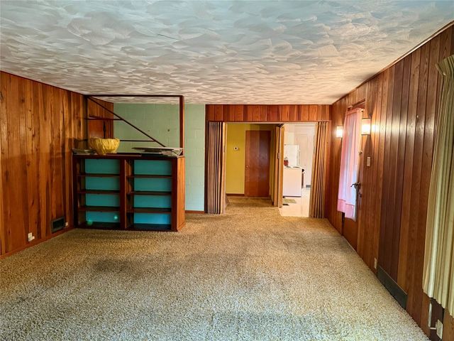 5616 E LAKE Road, Erie, PA 16511