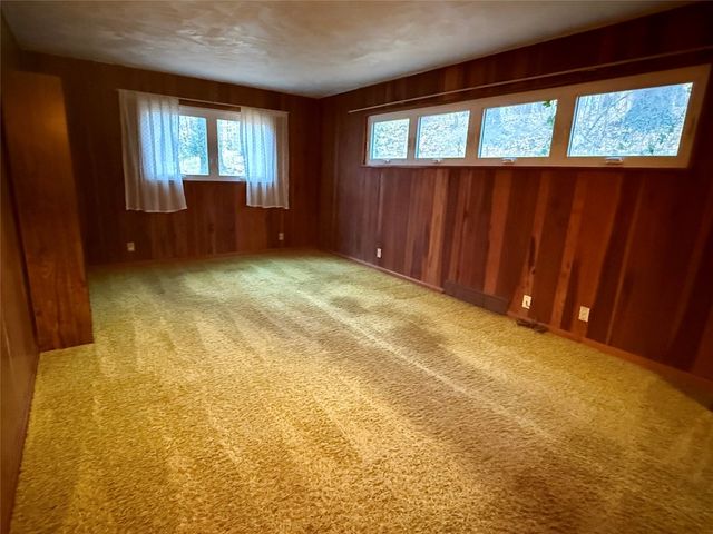 5616 E LAKE Road, Erie, PA 16511