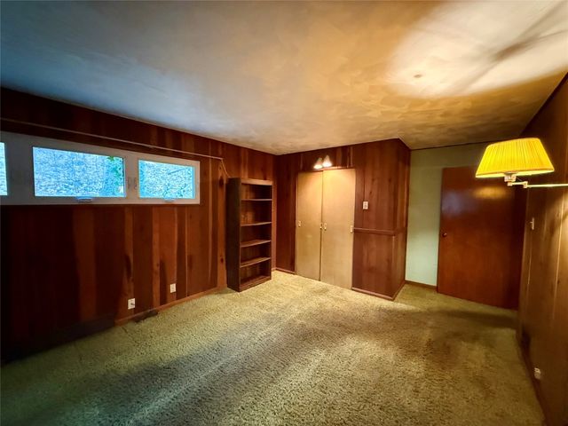 5616 E LAKE Road, Erie, PA 16511