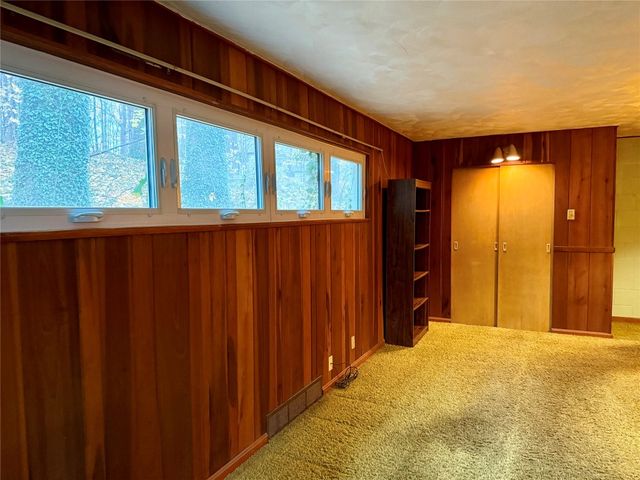 5616 E LAKE Road, Erie, PA 16511