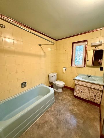 5616 E LAKE Road, Erie, PA 16511