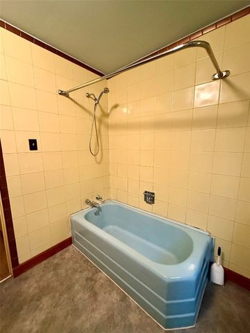 5616 E LAKE Road, Erie, PA 16511