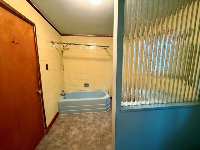 5616 E LAKE Road, Erie, PA 16511