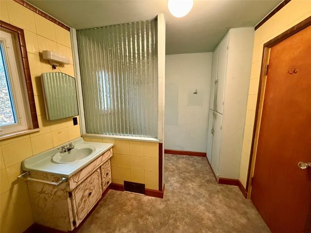 5616 E LAKE Road, Erie, PA 16511