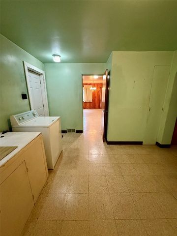 5616 E LAKE Road, Erie, PA 16511