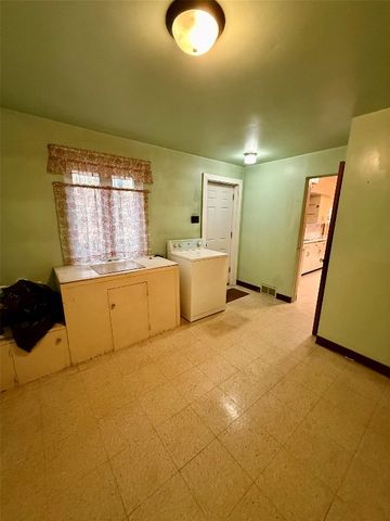 5616 E LAKE Road, Erie, PA 16511