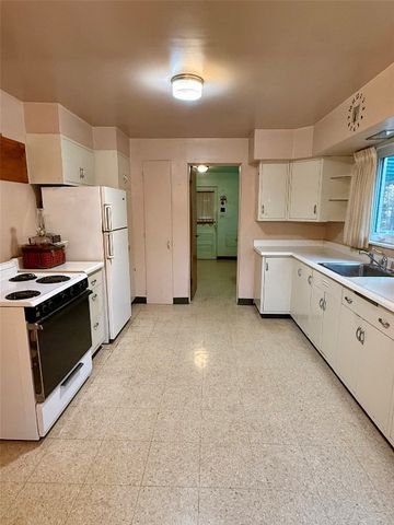 5616 E LAKE Road, Erie, PA 16511